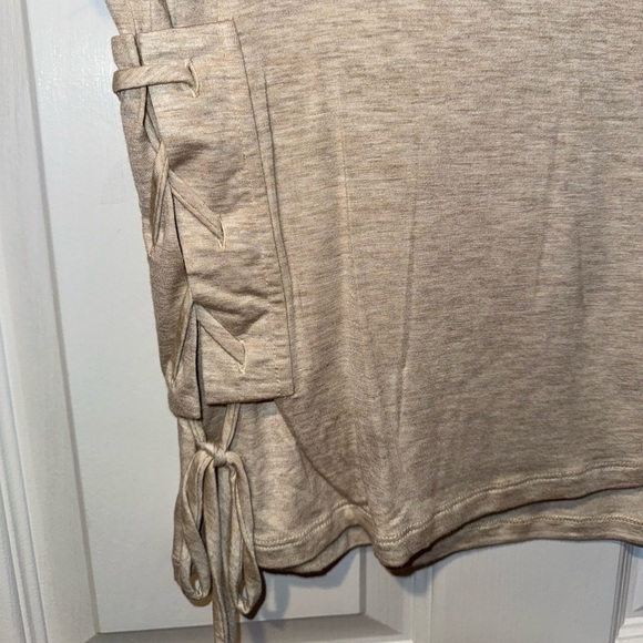 NWT BUFFALO TEE! - Picture 2 of 4